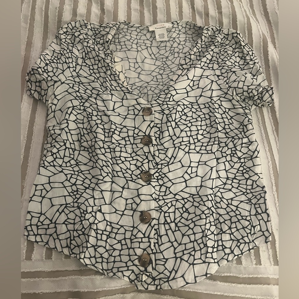 Women's Black and White Button-Up Top